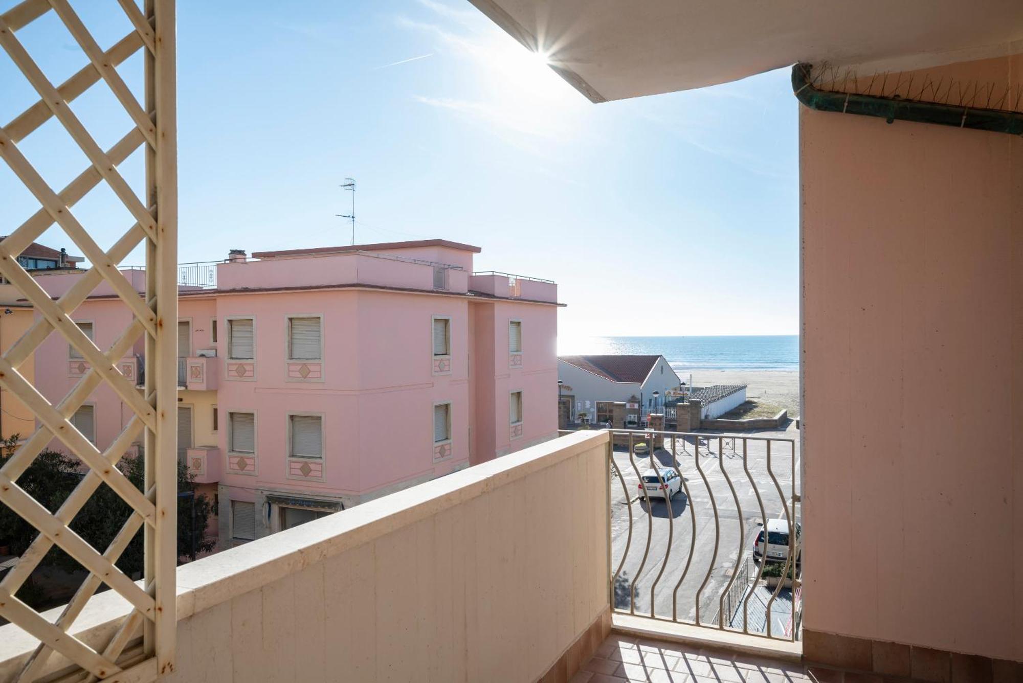 Lola Piccolo Hotel E Appartamenti マリーナ・ディ・グロッセート エクステリア 写真