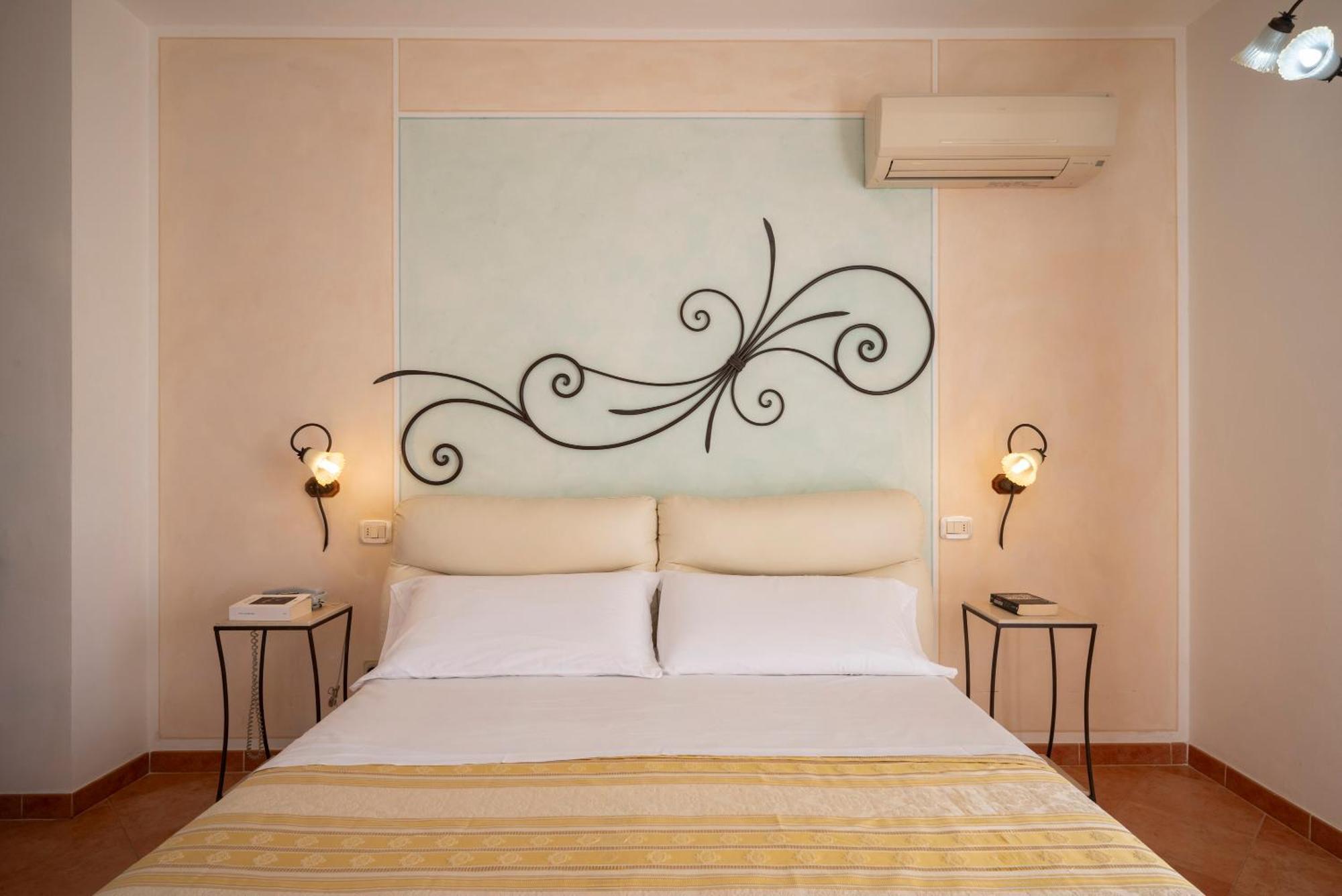 Lola Piccolo Hotel E Appartamenti マリーナ・ディ・グロッセート エクステリア 写真
