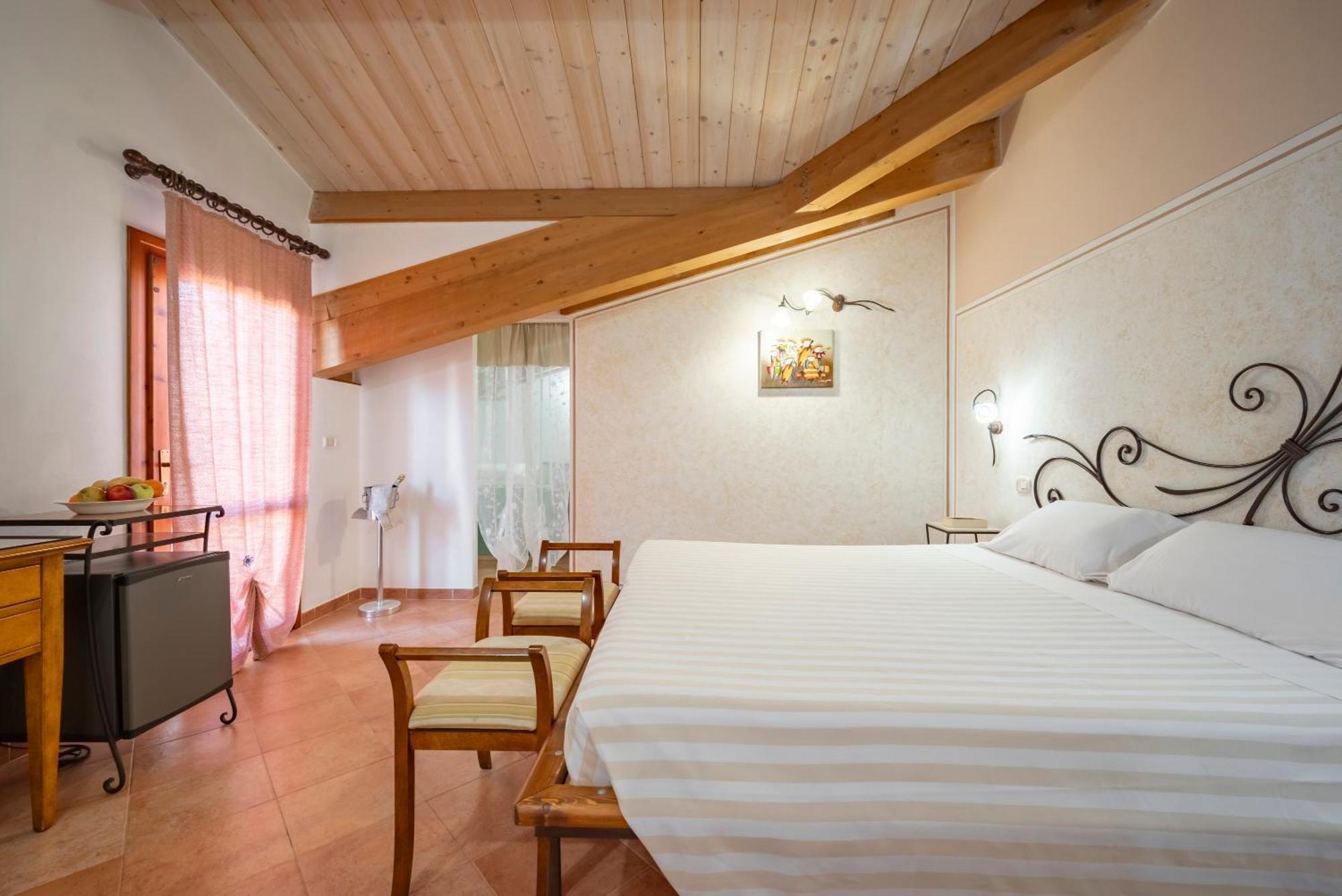 Lola Piccolo Hotel E Appartamenti マリーナ・ディ・グロッセート エクステリア 写真
