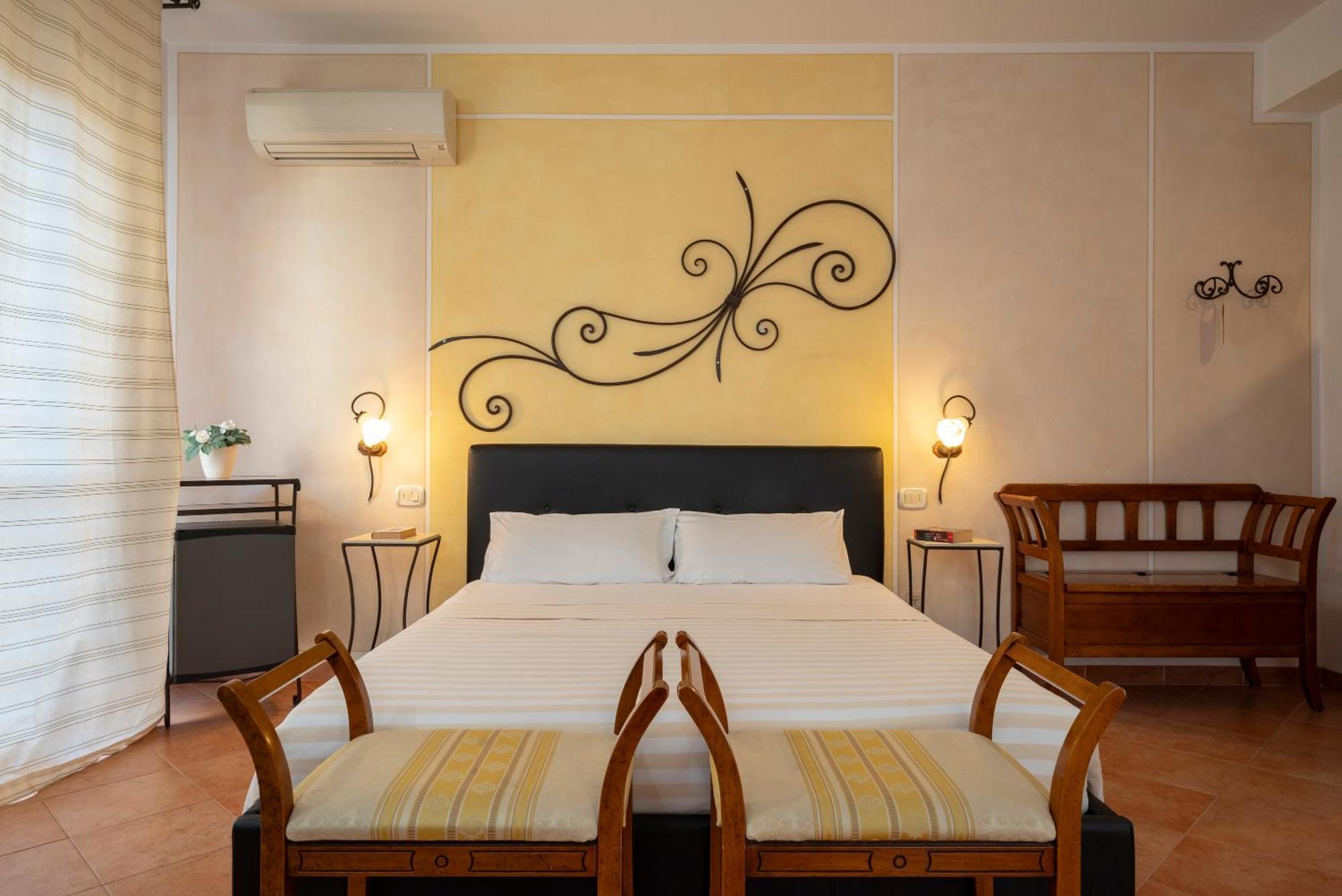 Lola Piccolo Hotel E Appartamenti マリーナ・ディ・グロッセート エクステリア 写真