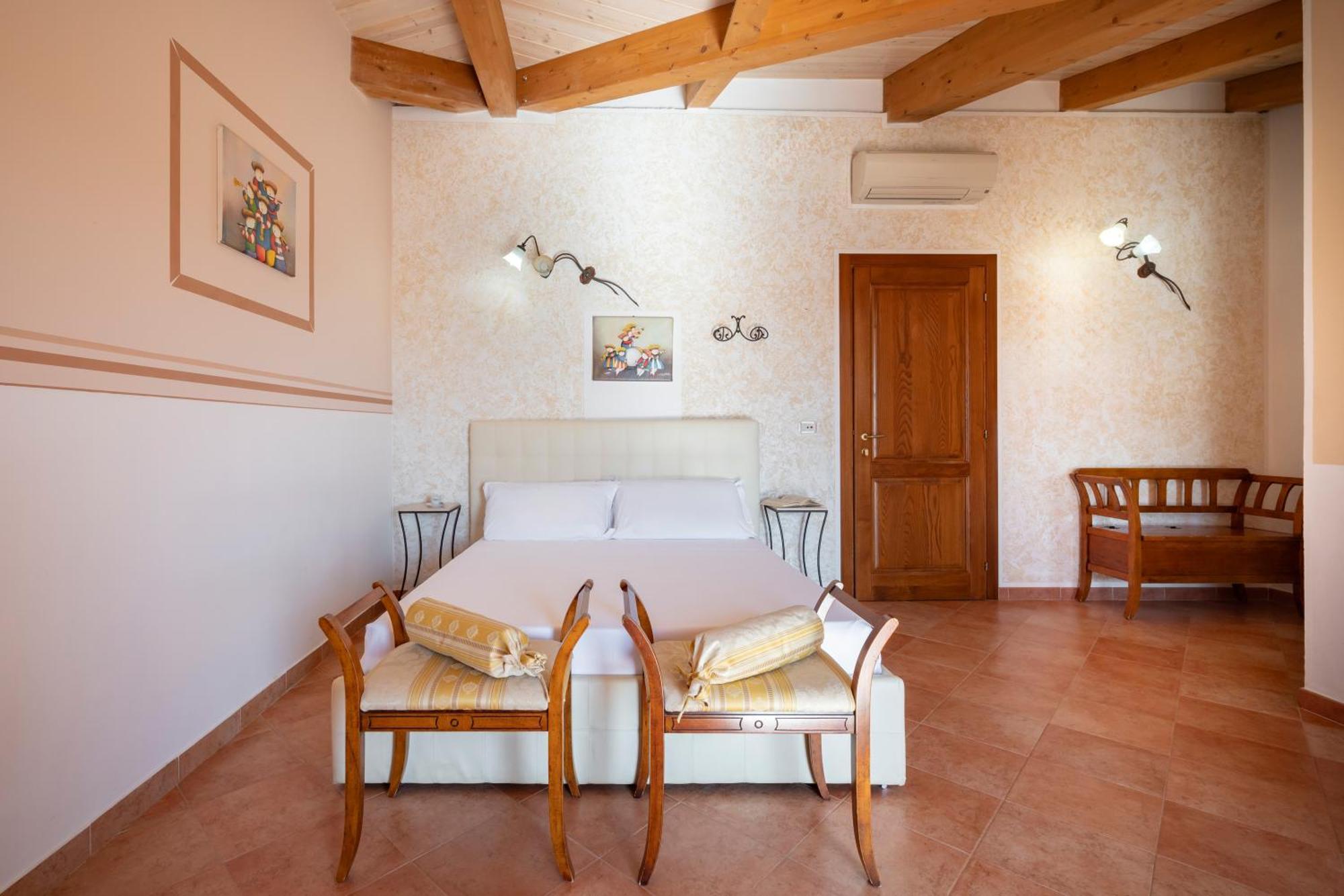 Lola Piccolo Hotel E Appartamenti マリーナ・ディ・グロッセート エクステリア 写真