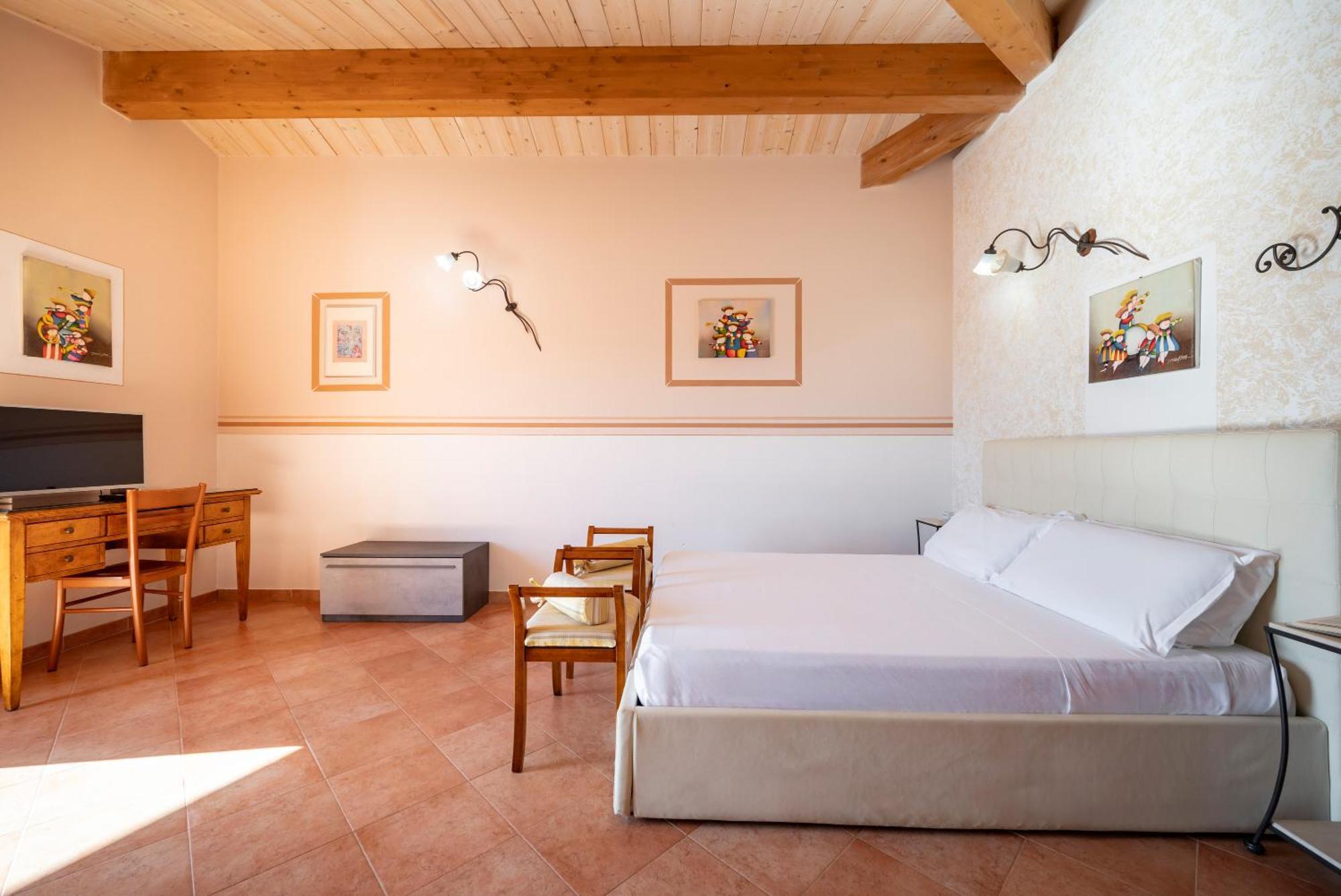 Lola Piccolo Hotel E Appartamenti マリーナ・ディ・グロッセート エクステリア 写真