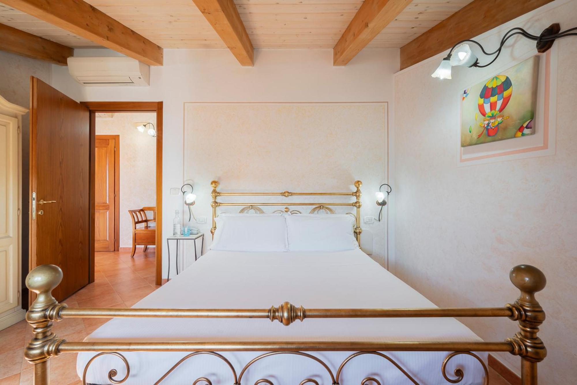 Lola Piccolo Hotel E Appartamenti マリーナ・ディ・グロッセート エクステリア 写真